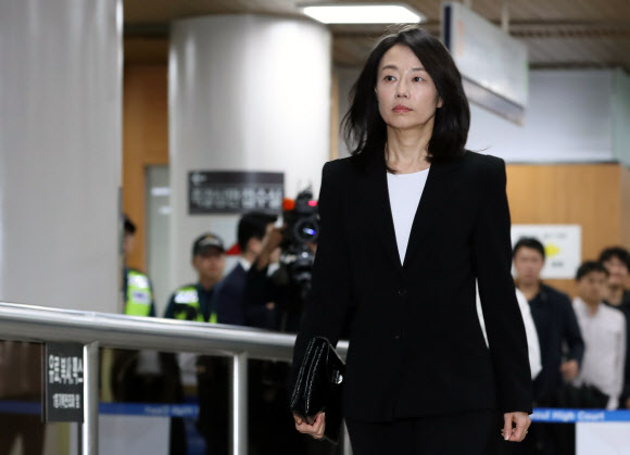 법정 향하는 조윤선