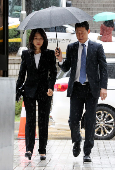 법정 향하는 조윤선