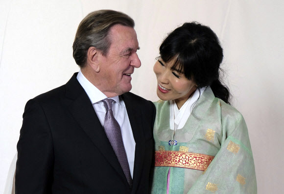 ‘아름답게 잘 삽시다’