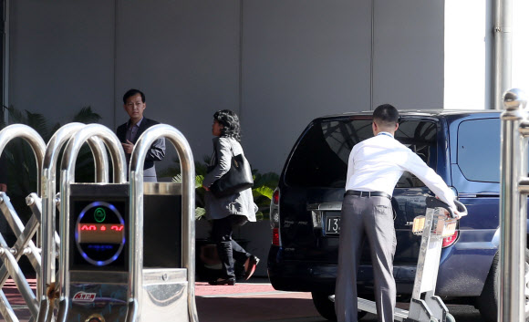 북한 최선희 수행하는 여성 수행비서