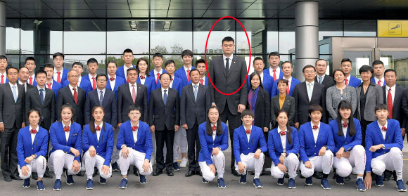 북한 친선방문한 중국 농구스타 야오밍