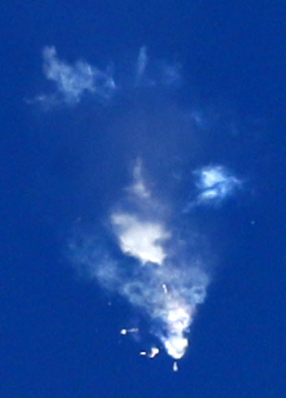 러 ‘소유스’ 우주선 발사 2분 45초 뒤 추락… 탑승 2명은 탈출 