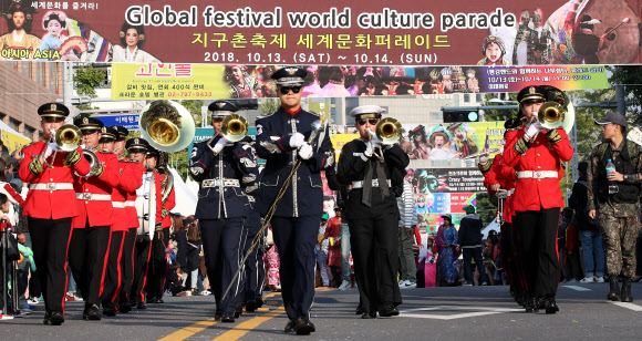 지구촌 축제에 등장한 의장대