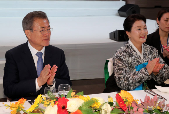 문 대통령 내외, 재프랑스 교민들과 함께