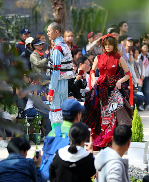 런웨이가 된 식물원