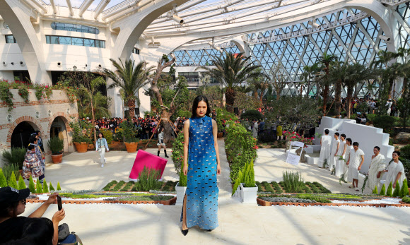 런웨이가 된 서울식물원