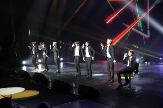 ‘한-불 우정의 콘서트’ 공연 펼치는 방탄소년단