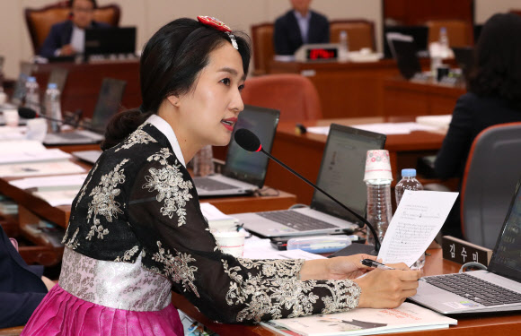 질의하는 김수민 의원