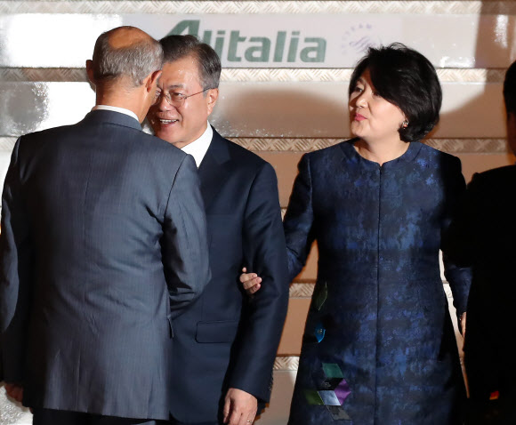 문 대통령 내외 이탈리아 도착