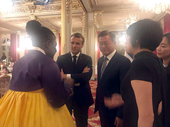 ‘프랑스방문 B컷’, 설명 듣는 한불 정상