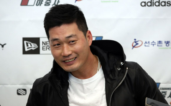 밝은 표정의 귀국