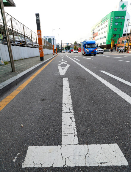 카카오 카풀 서비스 진출에 반대하는 택시업계 종사자들의 24시간 운행 중단 및 생존권 결의대회가 열리는 18일 오전 서울서부역 인근 모범택시 승차장이 한산하다. 2018.10.18  연합뉴스
