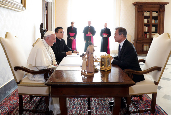 문 대통령, 프란치스코 교황 예방