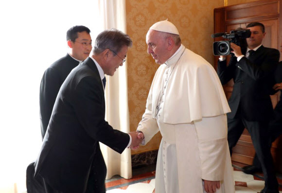 프란치스코 교황 만난 문 대통령