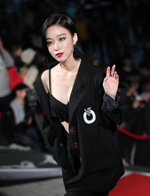 가수 소야가 22일 오후 서울 세종문화회관에서 열린 ‘제55회 대종상 영화제’ 레드카펫 행사에 참석하고 있다. 2018.10.22 뉴스1