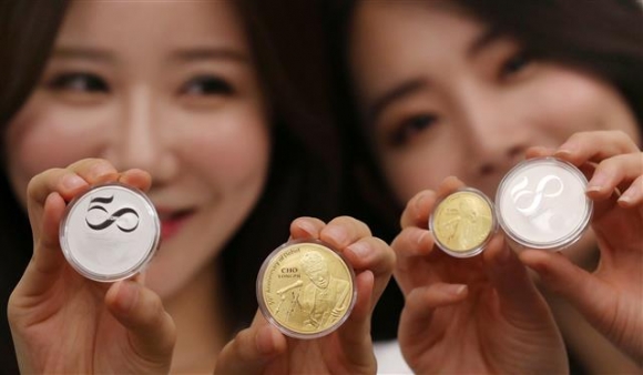 한국조폐공사 ‘가왕 조용필 50주년 기념메달 출시’