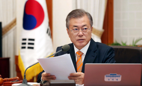 문재인 대통령이 참석한 가운데 23일 오전 청와대에서 국무회의가 열리고 있다. 2018. 10. 23. 도준석 기자 pado@seoul.co.kr