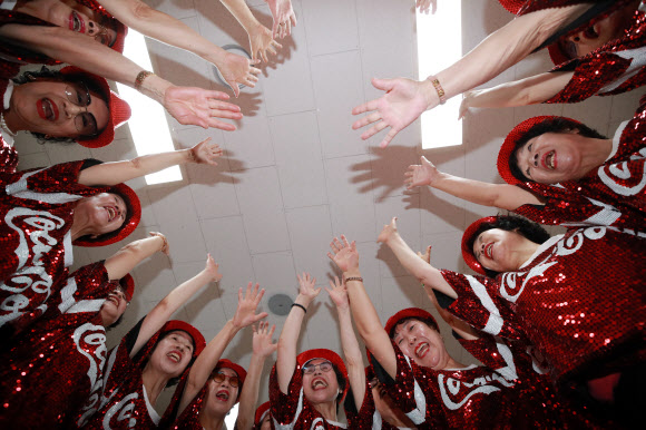 ‘젊음을 위하여!’