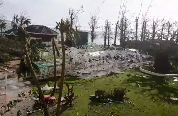 태풍으로 아수라장 된 사이판 리조트