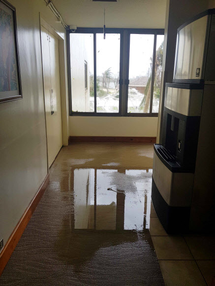 빗물 들이닥친 사이판 건물