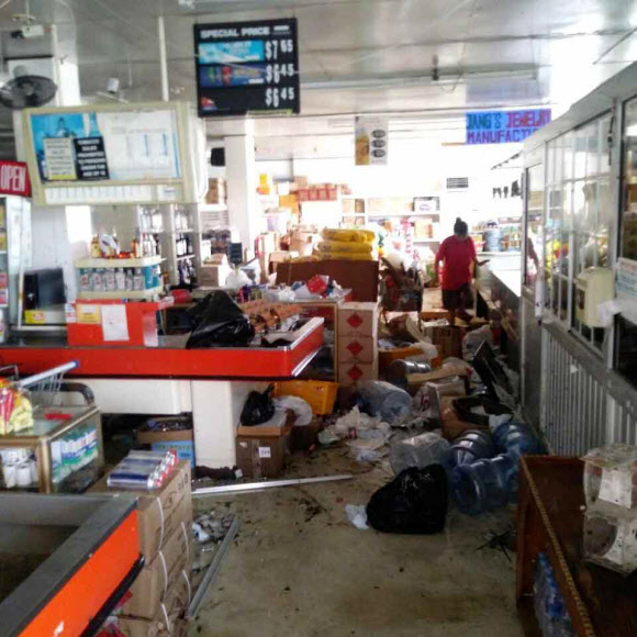 엉망이 된 사이판 마트