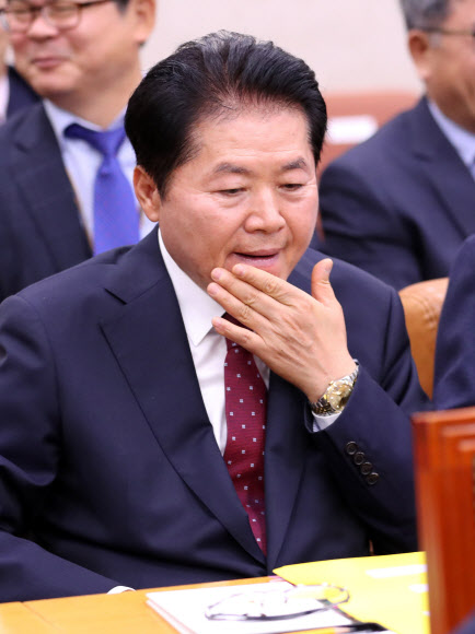 국정감사 참석한 김병원 농협중앙회장