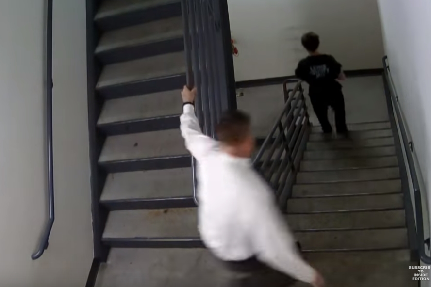 법정서 도망치는 수감자 쫓아간 판사