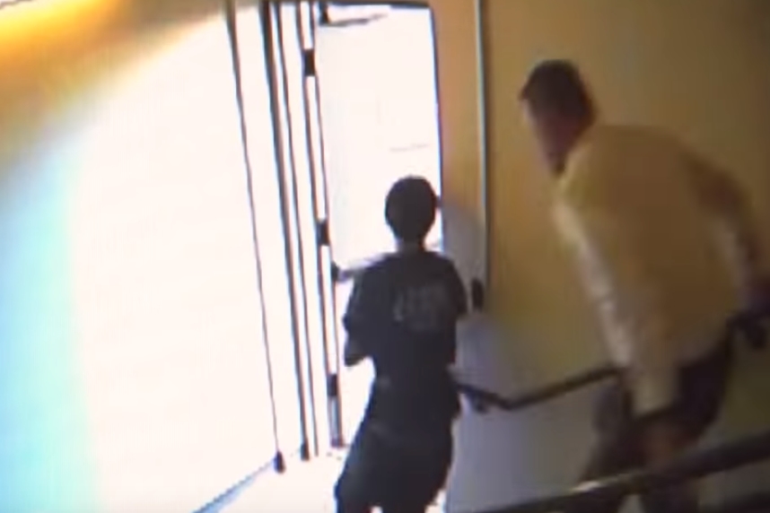 법정서 도망치는 수감자 쫓아간 판사