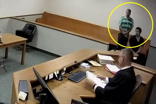 법정서 도망치는 수감자 쫓아간 판사