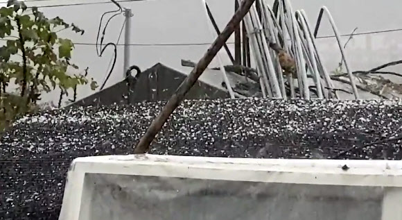강원도 홍천에 쏟아진 우박