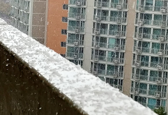 갑자기 우박 쏟아진 서울 상계동