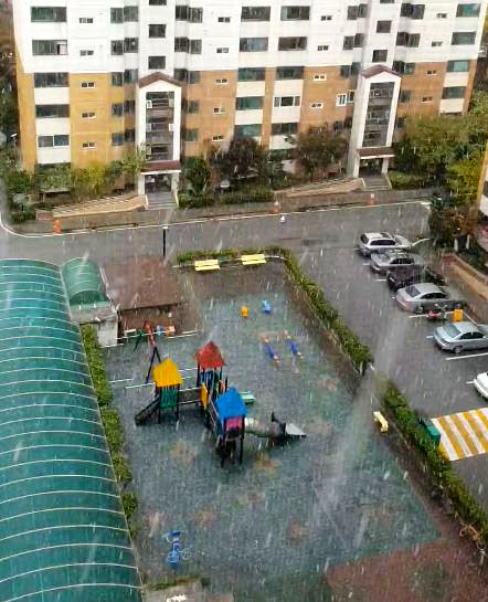 서울 상계동 아파트 단지에 우박