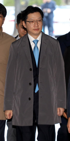 김경수 경남지사, ‘드루킹 댓글’ 첫 공판 출석