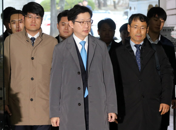 김경수 경남지사, ‘드루킹 댓글’ 첫 공판 출석