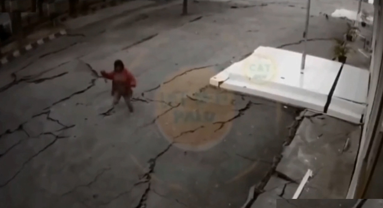 지난 달 인도네시아 술라웨시섬을 강타한 지진의 충격적인 모습(유튜브 영상 캡처)