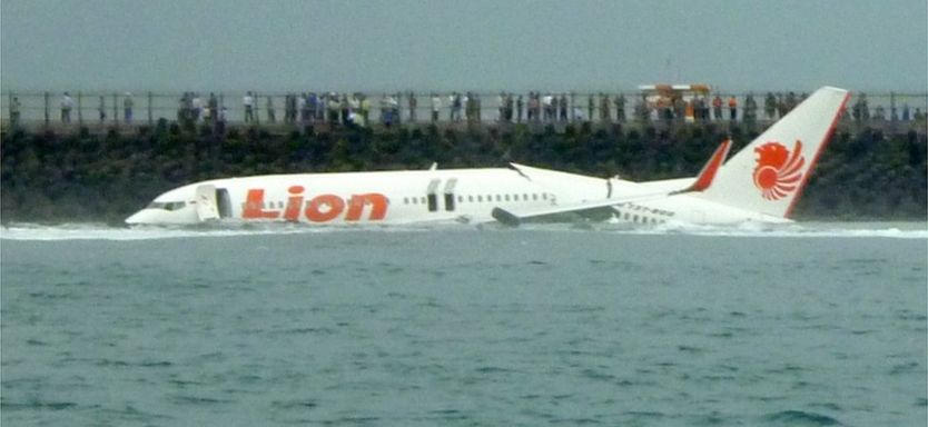 2013년 인도네시아 저가 항공인 라이온 항공 JT 904 편이 발리 응구라 라이 국제공항에 착륙하려다 바다에 불시착, 탑승자 108명 전원이 무사히 구조된 일이 있었다. AFP 자료사진