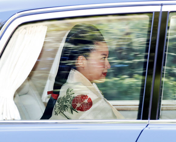 Japanese Princess Ayako, the third daughter of the late Prince Takamado, dressed in traditional ceremonial gown, is seen through a car window  as she is on her way to her wedding ceremony in Tokyo, Monday, Oct. 29, 2018.  Princess Ayako and Japanese businessman Kei Moriya will marry on Monday. (Fumine Tsutabayashi/Kyodo News via AP)