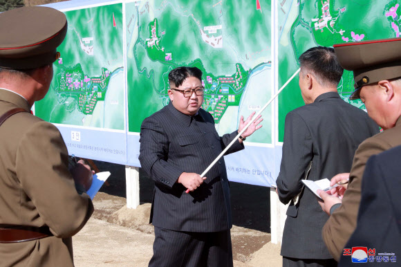 김정은, 양덕군 온천관광지구 현지지도