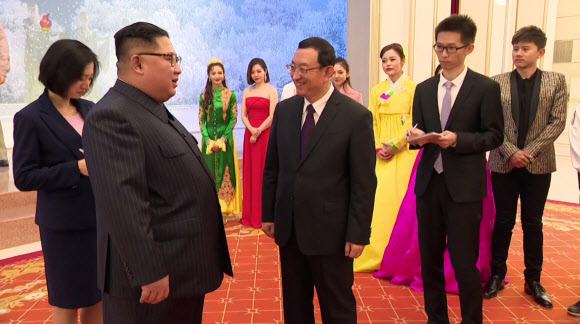 북한 김정은, 북?중 예술인 합동공연 관람