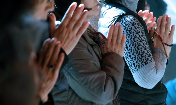 2019학년도 대학수학능력시험을 11일 앞둔 4일 서울 종로구 조계사에서 소원성취 기도가 열리고 있다.2018.11.4  연합뉴스