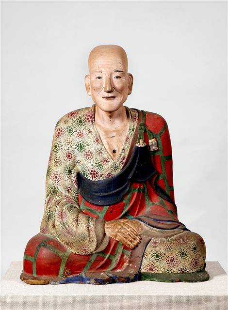 고려 태조 왕건(877~943)의 스승이자 화엄종의 고승인 희랑대사(생몰년 미상) 목조 조각상