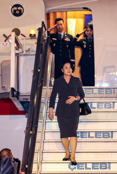 인도 도착한 김정숙 여사