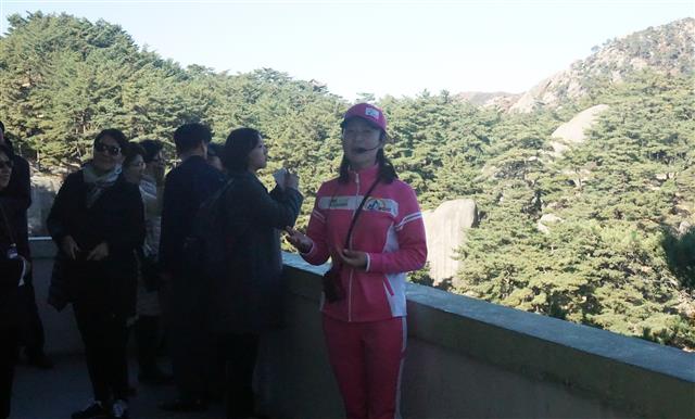 금강산 삼일포 관광 안내원