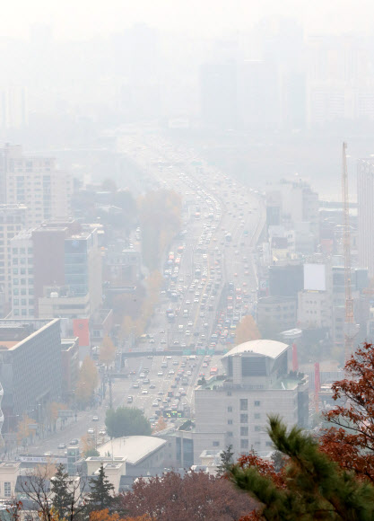 ‘미세먼지 가득한 출근길