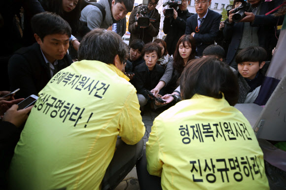 최영애 인권위원장, 형제복지원 농성장 방문