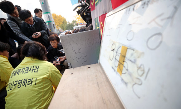 최영애 국가인권위원장, 형제복지원 농성장 방문 면담