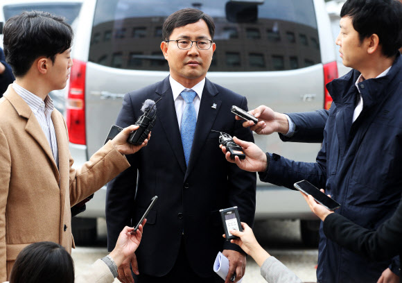 이재명, 경찰 고발 않기로…“당의 요청 대승적 수용”