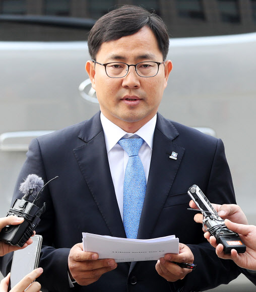 이재명, 경찰 고발 않기로…“당의 요청 대승적 수용”