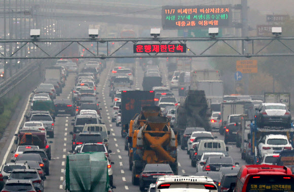 미세먼지 비상저감조치로 서울에 노후경유차 진입 첫 제한
