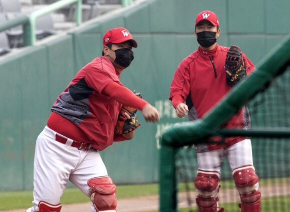 ‘한국시리즈도 덮은 미세먼지’